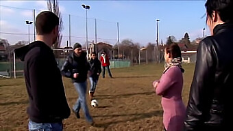 Gátlástalan Élvezetek Éjszakája Egy Francia Trióval.