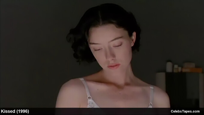 Les Moments Intimes Et Les Poses Révélatrices De Molly Parker Dans Une Vidéo Softcore