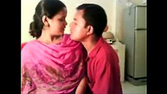 Homemade Video Of Indian Boss And Girlfriend Indulging In Oral Pleasure