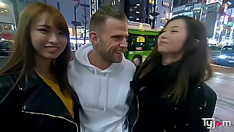 Mona Ayami En Tsubaki Kato Genieten Van Een Hardcore Trio Met Een Grote Lul