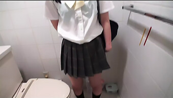 Amateur Tiener Aziatische Blowjob In Harajuku