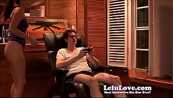 Jogo De Webcam Da Adolescente Lelu Love De 18 Anos Com Seu Namorado Gamer