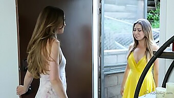 Melissa Moore Och Capri Anderson Njuter Av Att Slicka Varandras Fittor.