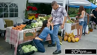 Ева Ловия Из Общества Заднего Окна В Своем Дебютном Видео