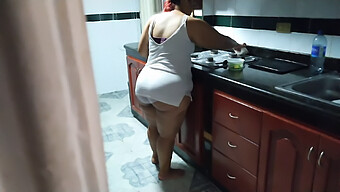 Indian Housewife Masturbates During Kitchen Cleaning