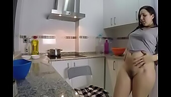 Pamela Sanchez Cooking Up Some Amateur Cock-Sucking Action With Jesus Sanchezx